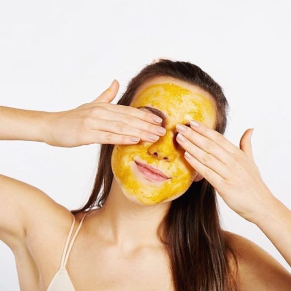 Curcuma: 10 modi per usarla per la cura del corpo
